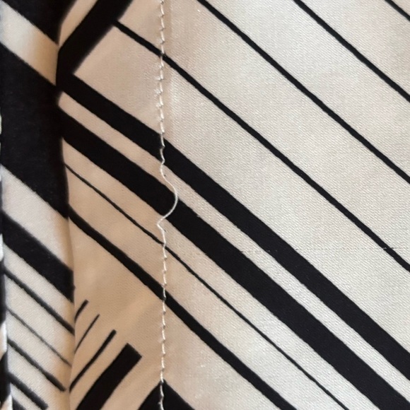 White House Black Market reversible black and white tank. Size small - Picture 3 of 9